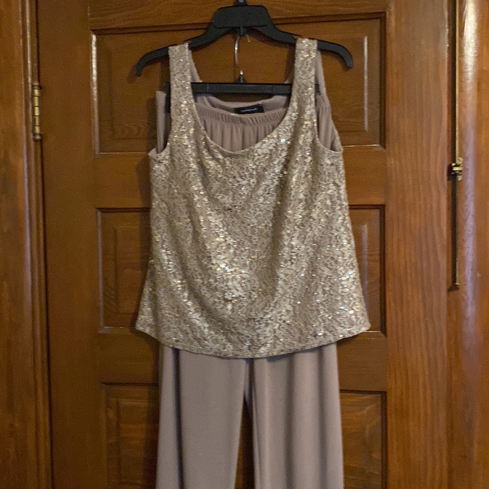 Pant suit - Picture 2 of 3